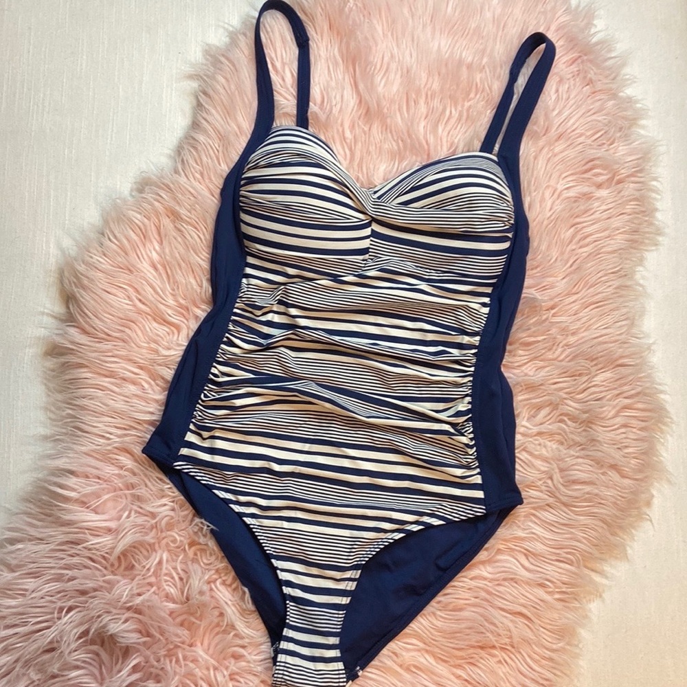 Nip Tuck Multifit Cup One Piece Swimsuit Sz 6